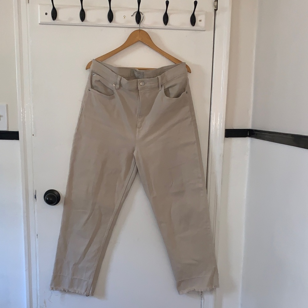 Cream raw hem Everlane Way High Jean, size 32